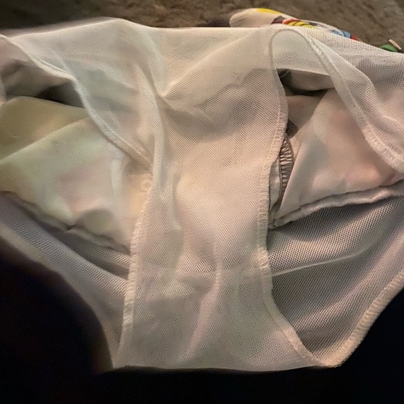 Super Mario boys Size 6 swim trunks with lining - Picture 3 of 4